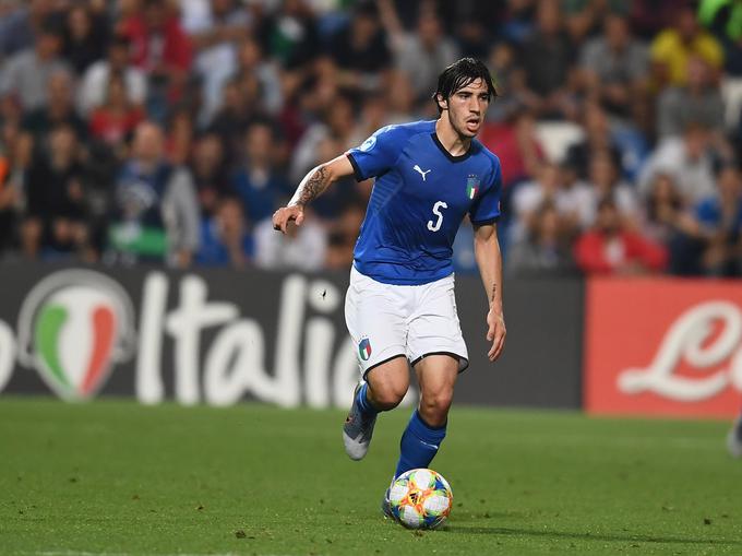 Najstnik Sandro Tonali postaja novi zvezdnik italijanskega nogometa. | Foto: Reuters