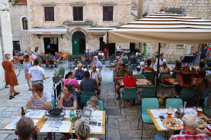 Hrvaška, turizem, cene, restavracija | Turist iz Češke je nedavno dopustoval na Hrvaškem, tamkajšnje cene pa so ga neprijetno presenetile. | Foto Shutterstock