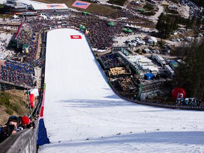 Letalnica pripravljena, skakalci in skakalke tudi, za nedeljsko tekmo Slovencem dodatna kvota