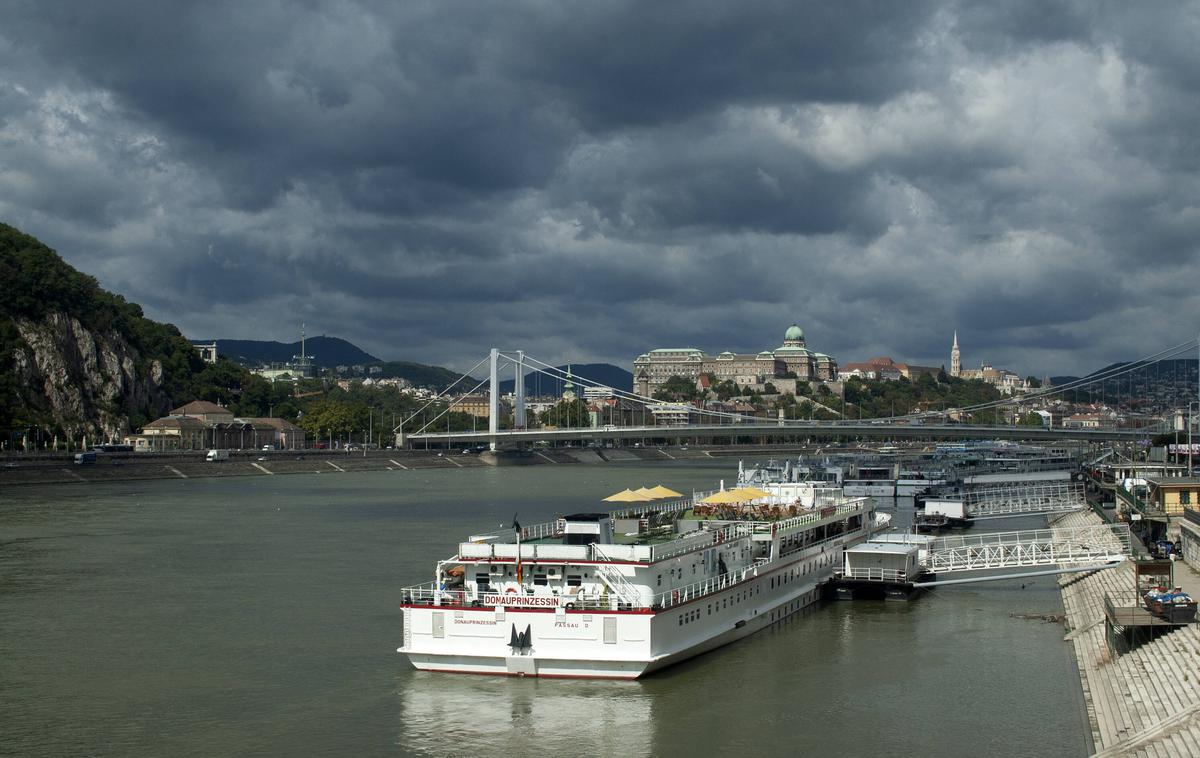 panorama Budimpešte | Budimpešta je ostro proti sancijam, uperjenim proti ruski nafti. Orbanov krog naj bi si medtem polnil žepe z denarjem od trgovanja s tem energentom. | Foto Gulliverimage