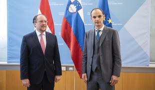 Logar in avstrijski zunanji minister se strinjata: ključni cepljenje in testiranje