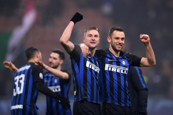 Veselje nogometašev Interja po zmagi nad Napolijem, ki so si jo priigrali v sodnikovem podaljšku. | Foto: Reuters