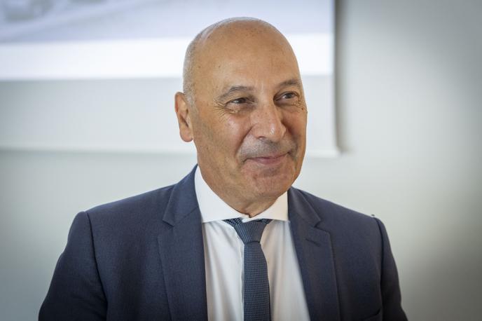 Marjan Batagelj, Postojnska jama, Cerkno. | "Ko sem dobil mail, da je izdano gradbeno dovoljenje in da čakamo samo še pravnomočnost, sem vedel, da bomo ta projekt izpeljali. Do tistega trenutka pa je vse viselo v zraku, kaj lahko še gre narobe, a zdaj imamo očitno prosto pot, da to dokončamo," je o velikem projektu v Cerknem za Siol.net povedal prvi mož družbe Postojnska jama Marjan Batagelj. | Foto Bojan Puhek