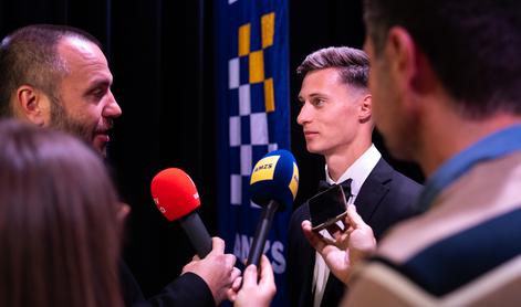 V tujini po krivem spregledan, doma najglasnejši aplavz