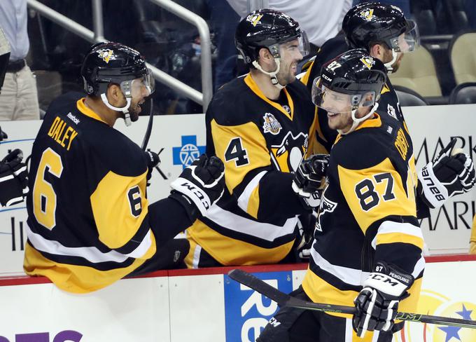 Kapetan Pittsburgh Penguins Sidney Crosby je prehitel sireno in izsilil podaljšek, ki so mu sledili kazenski streli in zmaga prvakov. | Foto: Reuters