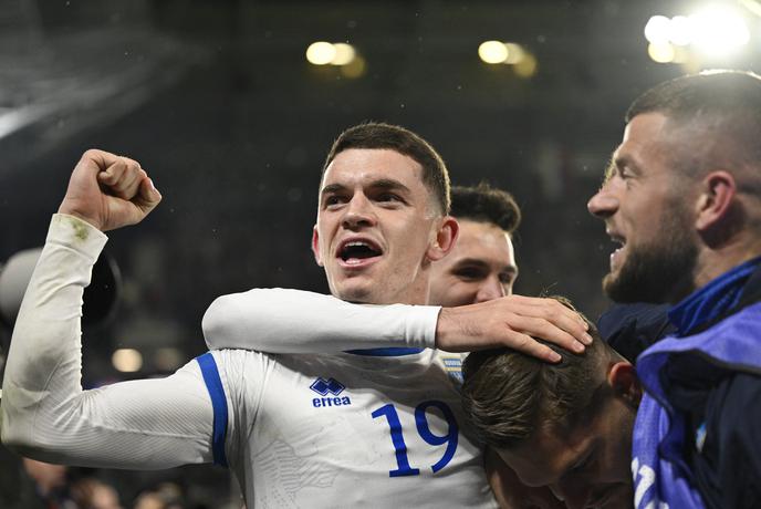 Kosovo še živi sanje, BiH po 11-metrovkah v finale z Italijo