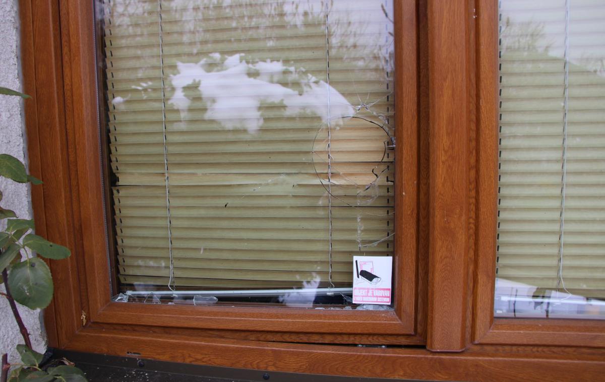 okno | Mladoletnika sta vlomila v najmanj 30 objektov. | Foto PU Celje