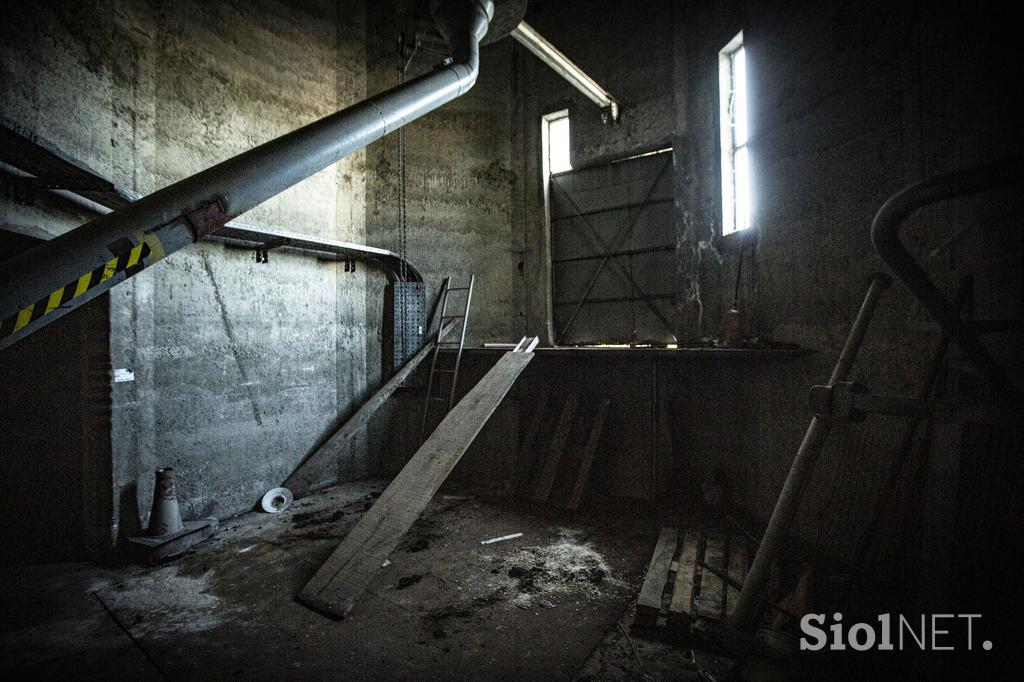 Žito silosi v ljubljanskem BTCju. silos žito