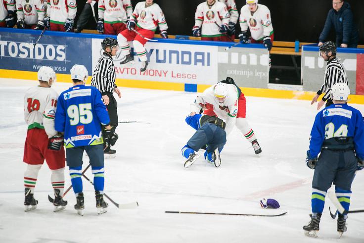 Andrej Hebar je moral po tem pretepaškem vložku predčasno pod prho. | Foto: Peter Podobnik/Sportida