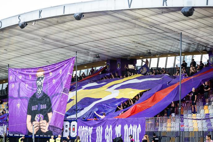 NK Maribor : NK Olimpija 1. SNL Viole | Mariborske viole so si privoščile žaljivo skandiranje. | Foto Jure Banfi/alesfevzer.com