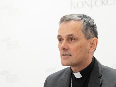 Škofje pri krizmenih mašah: Duhovništvo ni funkcija, temveč dar in poslanstvo