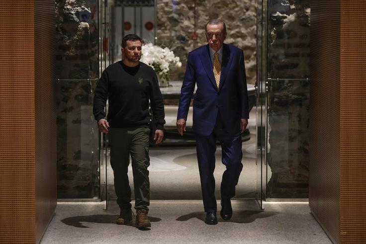 Recep Tayyip Erdogan in Volodimir Zelenski na srečanju voditeljev Turčije in Ukrajine v Istanbulu. | Foto: Guliverimage