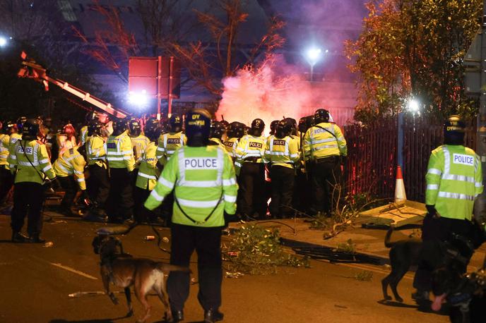 Aston Villa : Legia Warsaw | Britanska policija je uradno sporočila, da so aretirali 39 navijačev poljskega nogometnega kluba Legia Varšava med nemiri v Birminghamu ob tekmi konferenčne lige proti Aston Villi. | Foto Guliverimage
