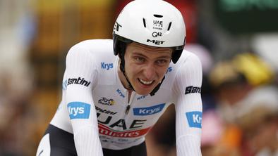 Hud udarec za Pogačarja, Vingegaard še trdneje v vodstvu