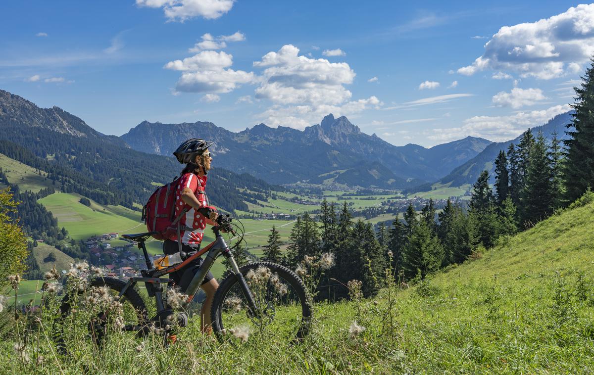 Gorsko kolesarjenje_1 | Lonely Planet je kolesarsko pot Trans Dinarica, ki se začne v Sloveniji, razglasil za eno najboljših potovalnih izkušenj za leto 2024. | Foto Getty Images