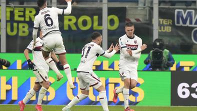 Bologna končala zmagoviti niz Interja, Juventus do točke pri Atalanti, Milan do zmage v Comu