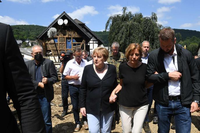 Angela Merkel | Merklova je ob obisku kraja Bad Münstereifel v Severnem Porenju-Vestfaliji dejala, da bodo naredili vse, da bo denar čim prej prišel do ljudi. | Foto STA
