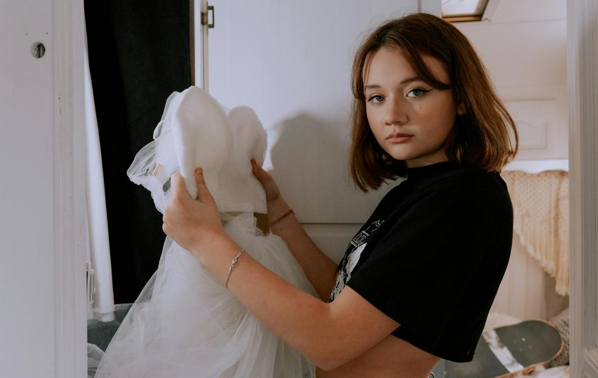 ženska, dekle, obleka | Foto Pexels