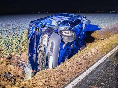 Tragična nesreča kombija z otroki: en otrok umrl, osem težje ranjenih