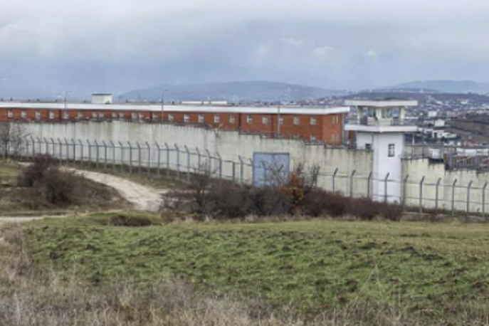 danska zapori | Kosovski zaporniški sistem ima kapaciteto do 2.500 celic, od tega je prostih približno od 700 do 800. | Foto Twitter