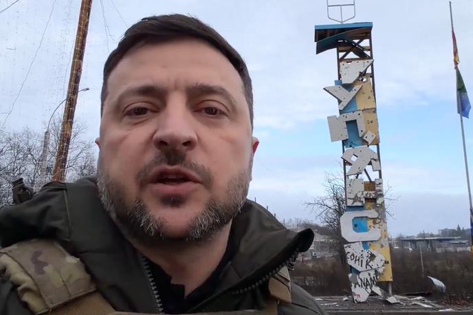 Volodimir Zelenski | Ukrajinski predsednik Volodimir Zelenski je obiskal Kupjansk, kjer je posnel video in v njem vojakom čestital ob dnevu ukrajinskih kopenskih sil. | Foto omrežje X/posnetek zaslona