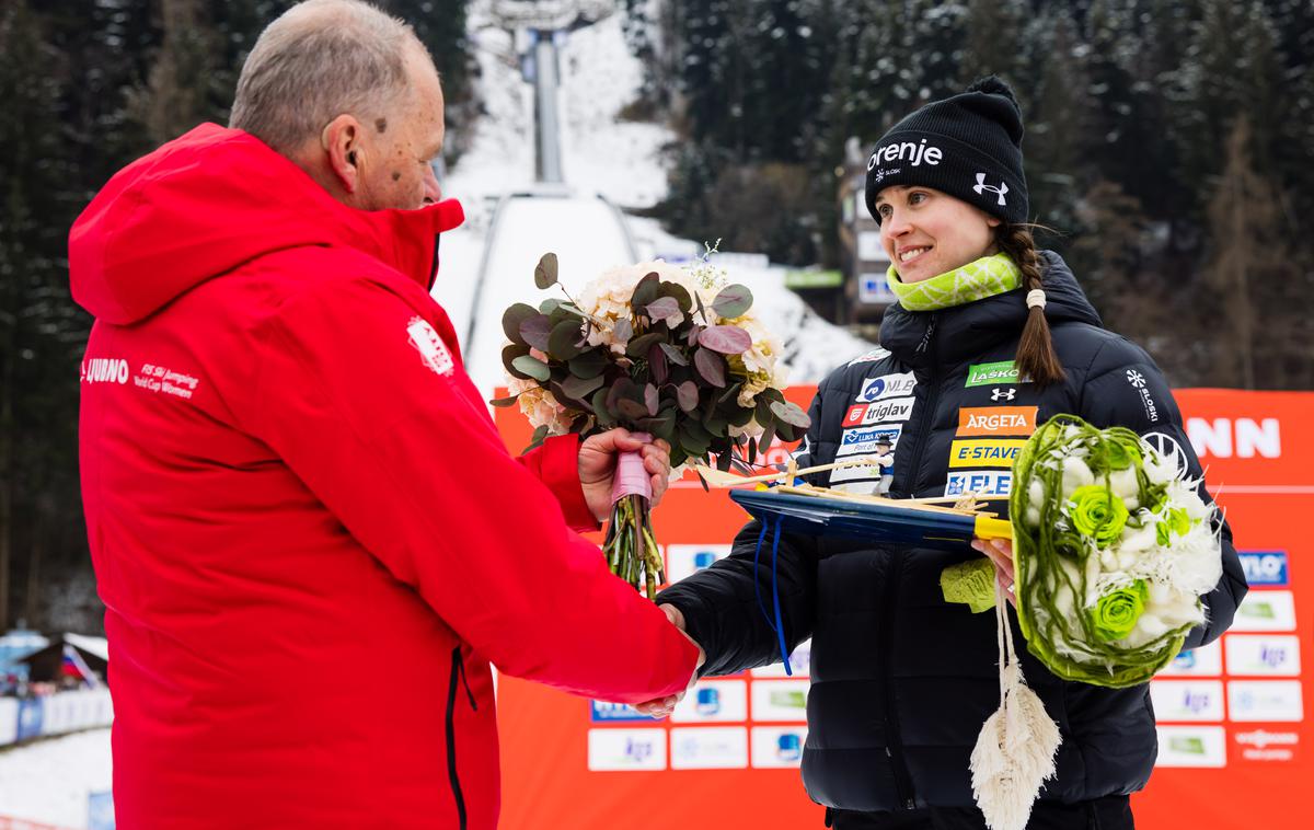 Urša Križnar poslovilna | Urša Križnar tudi uradno končuje kariero. | Foto Grega Valančič