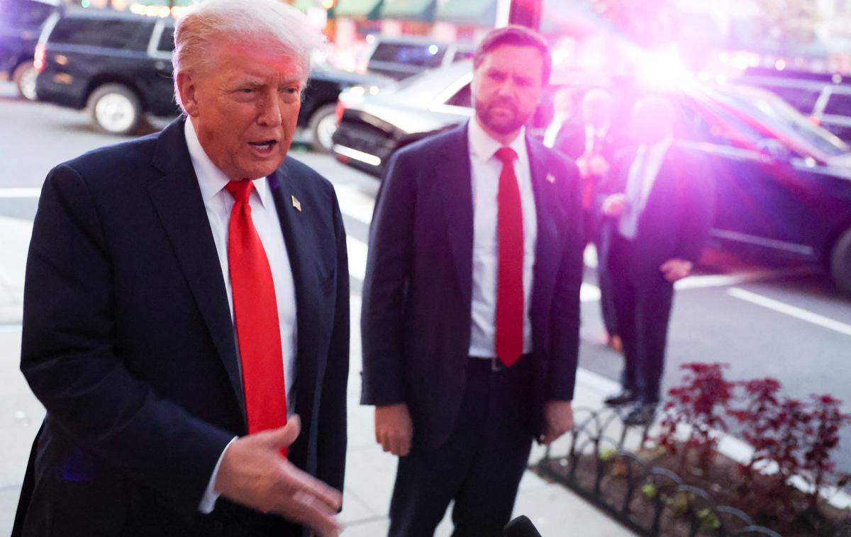 Donald Trump | Na vprašanja novinarjev je odgovarjal pred restavracijo, ki jo je pozno zvečer obiskal skupaj s podpredsednikom JD Vanceom, državnim sekretarjem Marcom Rubiem in obrambnim ministrom Petom Hegsethom. | Foto Reuters