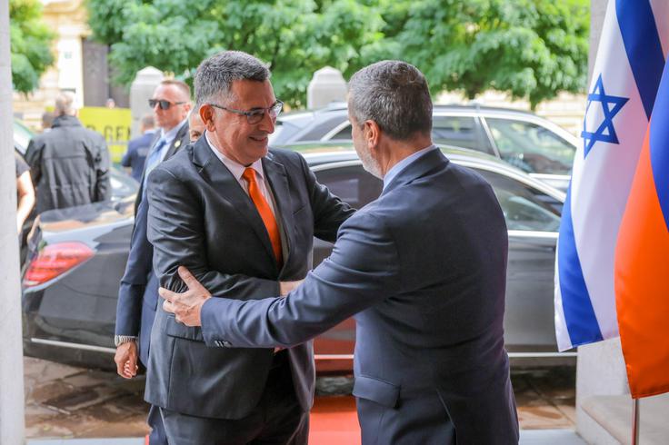 Tone Kajzer, Gideon Sar | Foto: STA