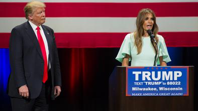 Melania Trump naj bi med Donaldovo prisego nosila obleko Ralpha Laurena