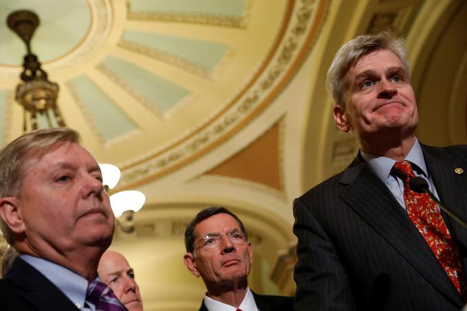 Republikanska senatorja Lindsey Graham (levo) in Bill Cassidy (desno) nista zbrala dovolj podpore za svoj poskus rušitve obamacare. | Foto: Reuters
