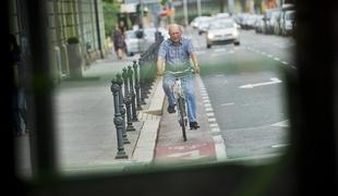 Padel kolesar in se hudo poškodoval