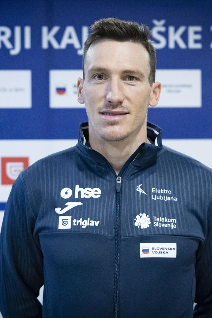 Luka Božič se s partnerico v domačih krajih ob Soči podaja tudi v hotelirske vode. | Foto: Ana Kovač