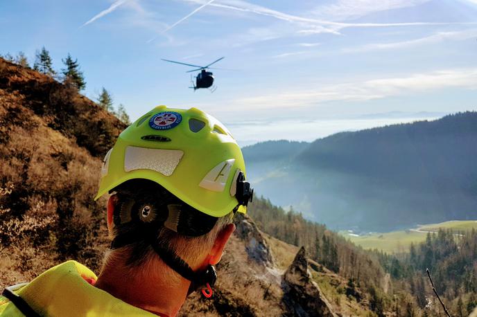 Helikoptersko reševanje | Foto Matjaž Šerkezi