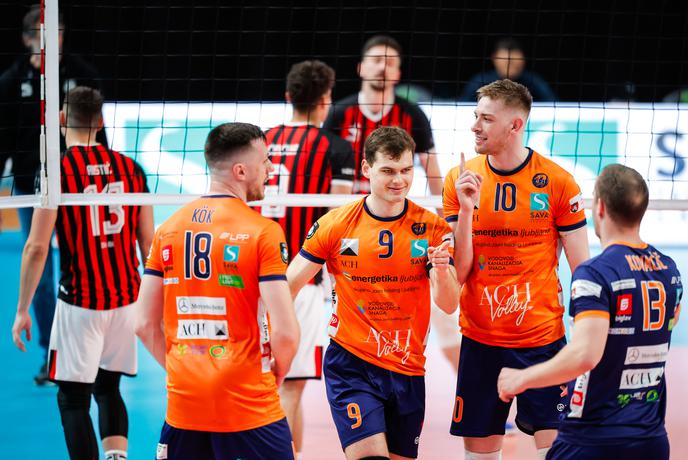 ACH Volley na uvodni tekmi finala ekspresno opravil s tekmecem