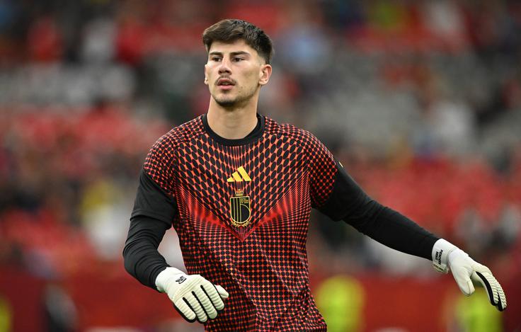 20-letni Mike Penders, ki v višino podobno kot Courtois meri kar dva metra, je v prejšnji sezoni blestel na vratih Strasbourga. Za razliko od Semmensa (trije nastopi) še ni debitiral za člansko reprezentanco. | Foto: Reuters