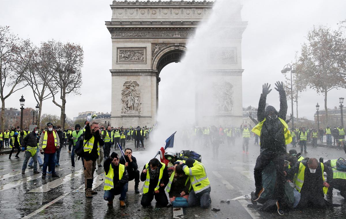 Protesti v Franciji | Zaradi protestov rumenih jopičev je francoski predsednik Emmanuel Macron odpovedal načrtovani uradni obisk v Srbiji. | Foto Reuters