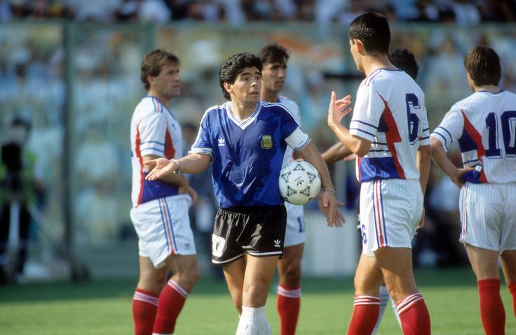 Argentina je leta 1990 v četrtfinalu z Diegom Armandom Maradono po hudem boju izločila Jugoslavijo.  | Foto: Guliverimage