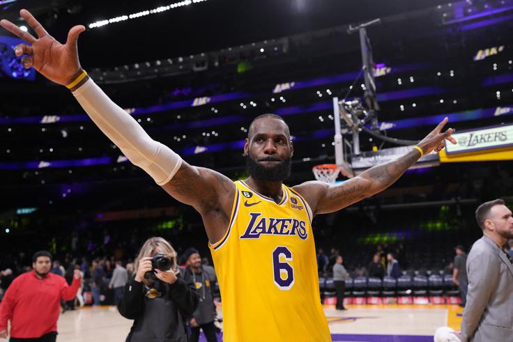 Odkar je LeBron James dopolnil 38 let, je že trikrat presegel mejo 40 točk. | Foto: Reuters