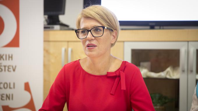 Ministrica za kmetijstvo Aleksandra Pivec je ob izbruhu nedavne afere z govejim mesom poudarjala, da "je sistem varnosti in sledljivosti mesa v slovenski mesnopredelovalni industriji dobro vzpostavljen, končni uporabniki pa so deležni varnih izdelkov".  | Foto: Bojan Puhek