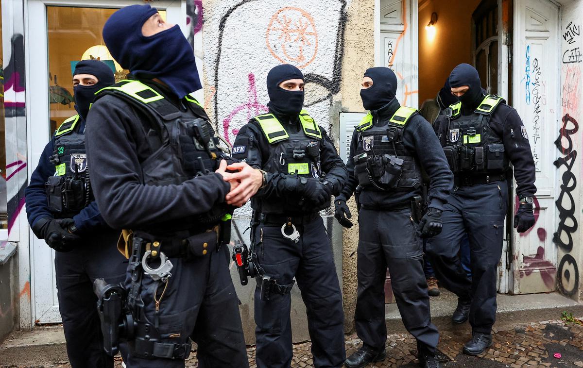 Nemška policija, Nemčija | 15 nemških policistov je bilo ranjenih ponoči med izgredi v Berlinu. (Fotografija je simbolična.) | Foto Reuters