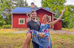 Slovenca, ki sta pet let živela v avtodomu in na Švedskem kupila 120 let staro hišo