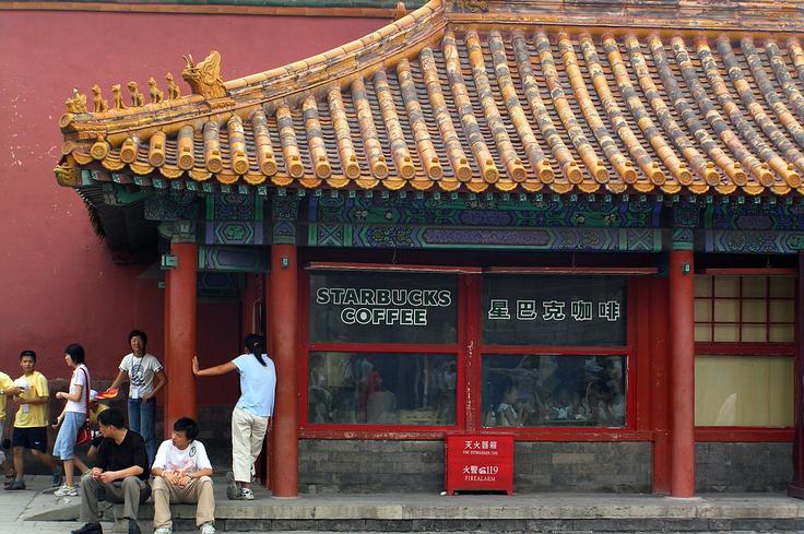 Starbucks, Prepovedano mesto, Peking Starbucks, Prepovedano mesto, Peking | Foto: Thomas Hilmes/Wikimedia Commons