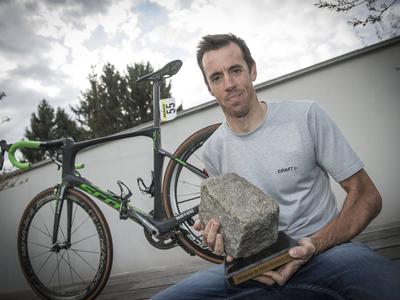 Sotekmovalec Slovenca poskrbel za eno največjih senzacij v kolesarstvu #video