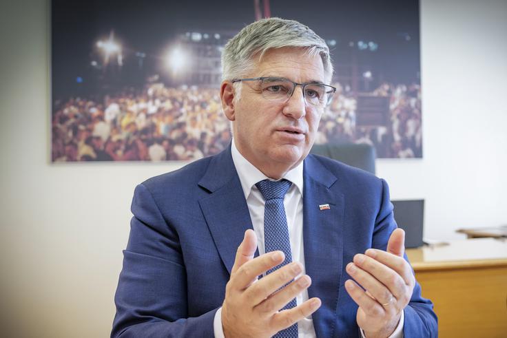 "Prva stvar, ki jo mora vsak obrtnik, podjetnik ali gospodarstvenik narediti, je pošteno plačati ljudi. Zame tukaj ni nobenih izgovorov." | Foto: Ana Kovač