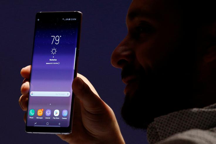 Galaxy Note 8 je na papirju najzmogljivejši Samsungov pametni telefon vseh časov in bo ob izidu najverjetneje tudi prva izbira kupca, ki želi samo najboljše.  | Foto: Reuters