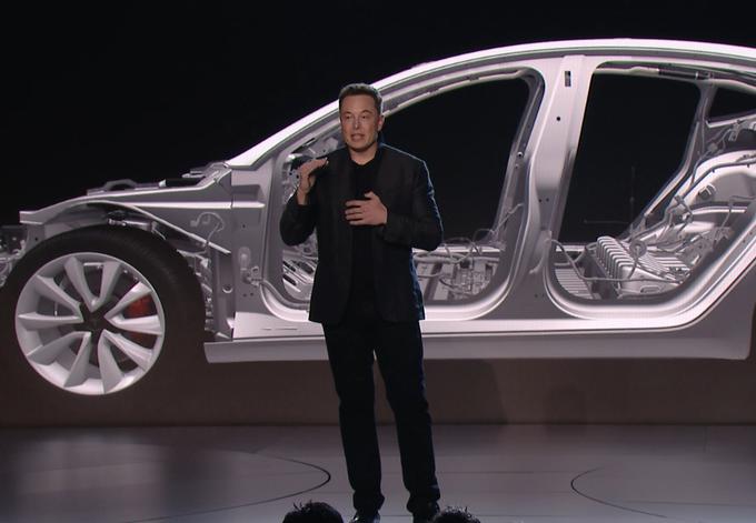Elon Musk pred arhitekturno zasnovo modela 3. Zanj obljublja pet varnostnih zvezdic v vsaki ocenjevalni kategoriji. | Foto: 