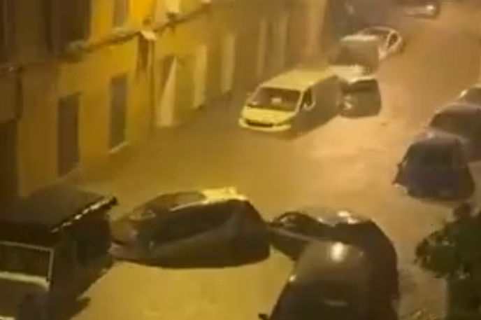 Poplave | Močno deževje je v nedeljo zajelo tudi jugovzhod Francije. | Foto Posnetek zaslona