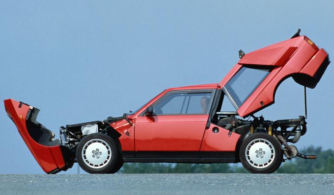 Eden izmed le 200 primerkov lancie delte S4. To je bil sredi osemdesetih let minimum za pridobitev homologacije FIA za dirkalnik skupine B. | Foto: Lancia