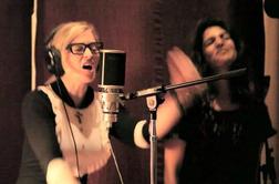 VIDEO: Madonna zaprta v studiu predstavlja MDNA