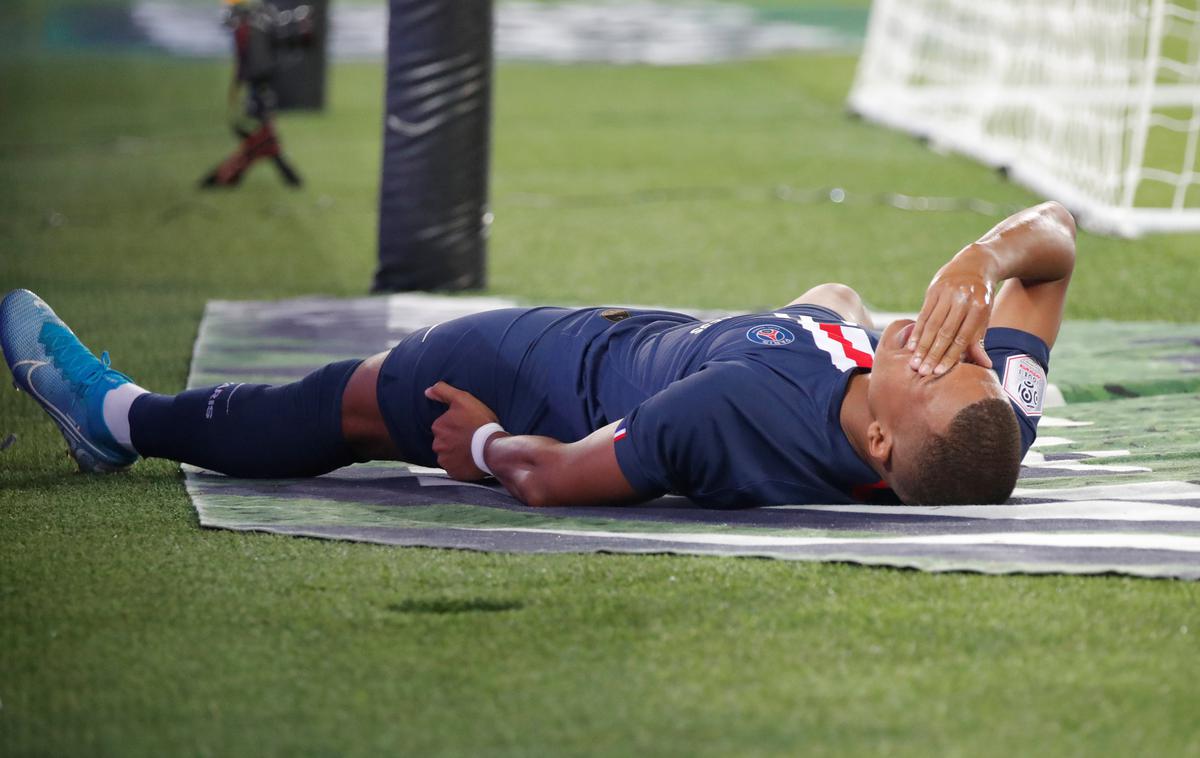 Kylian Mbappe | Kylian Mbappe bo zaradi poškodbe mišice odsoten približno mesec dni. | Foto Reuters